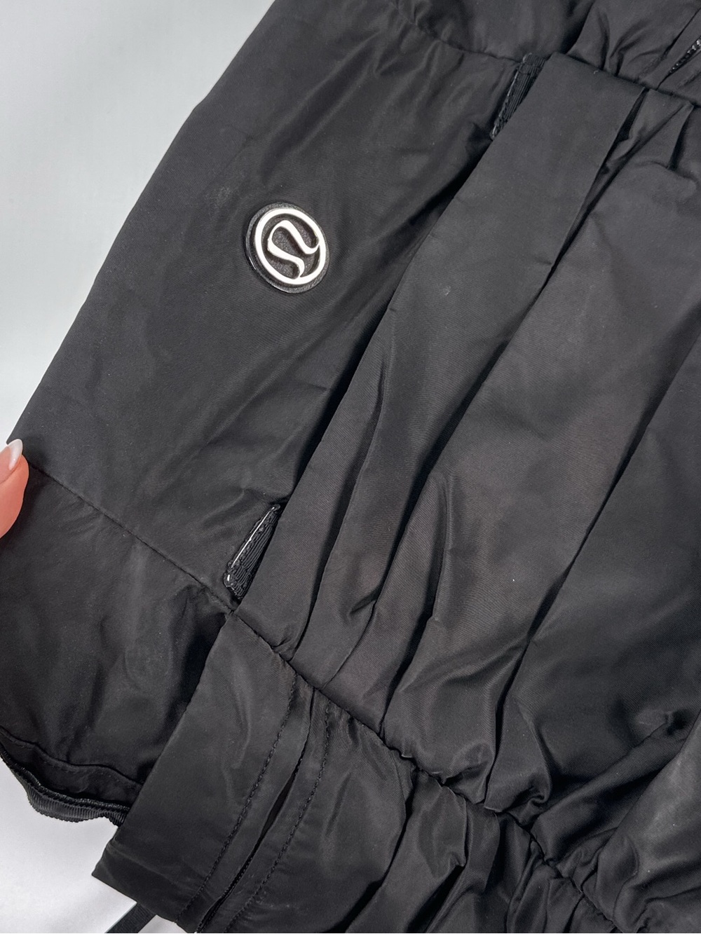 Lululemon Triumphant Tote Ruched Pleated Top Zip Nylon Black OS - Picture 3 of 13